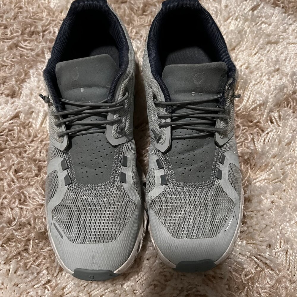 On Cloud 5 running shoes size 7.5